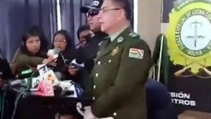 La FELCC de la Policía Boliviana presentó a los integrantes de una organización criminal que se dedica a robar en locales sociales de la avenida Buenos Aires de La Paz