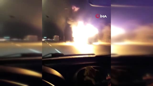 Ankara'da Seyir Halindeki Özel Halk Otobüsü Yandı