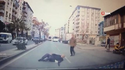 Yolun Karşısına Geçerken Dengesini Kaybeden Yaşlı Adam Otomobilin Altında Kalıyordu.