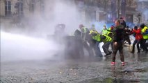 خسائر فرنسا إزاء تاسع أسبوع من حركة احتجاجات 
