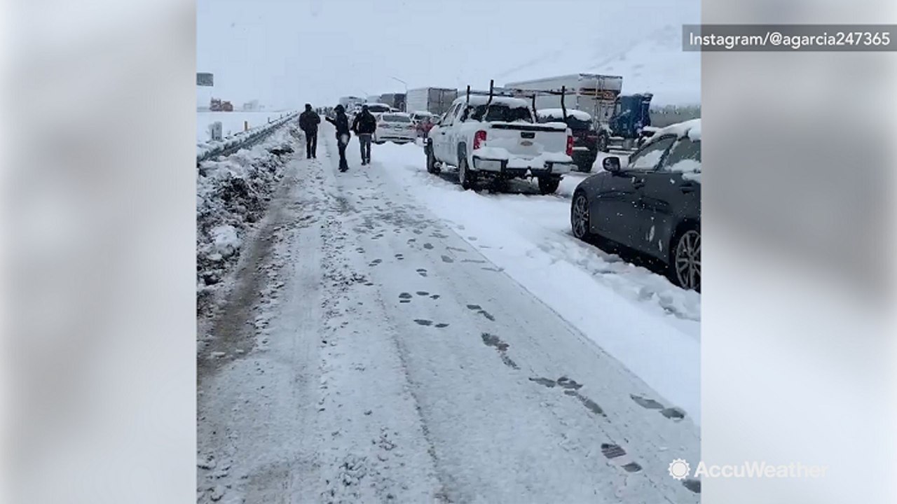 Heavy snow shuts down highway
