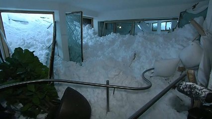 Смертоносный снег в Европе: в лавинах гибнут люди и рушатся здания