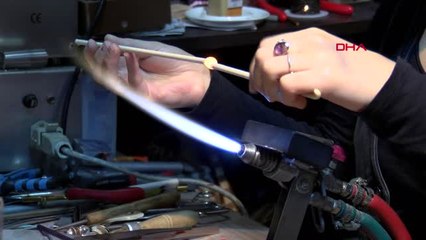 Bursa Bilgisayar Programcılığı Diplomasını Duvara Astı, 10 Yıldır Cama Şekil Veriyor