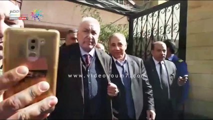 محامون يستقبلون سامح عاشور بالأحضان بعد براءته