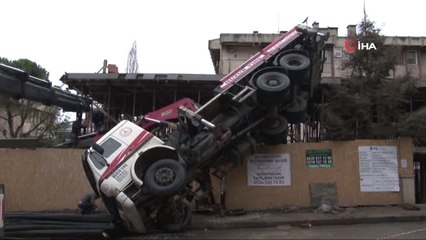 Kadıköy'de İnşaat Çalışması Sırasında Vinç Devrildi