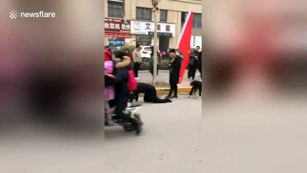 Chinese employees crawl along road as punishment for not reaching target