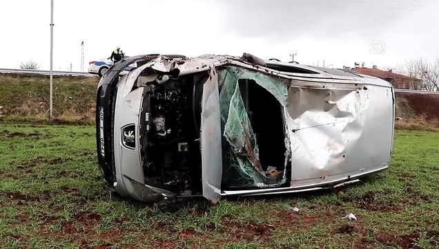 Hafif ticari araç devrildi: 5 yaralı - ELAZIĞ