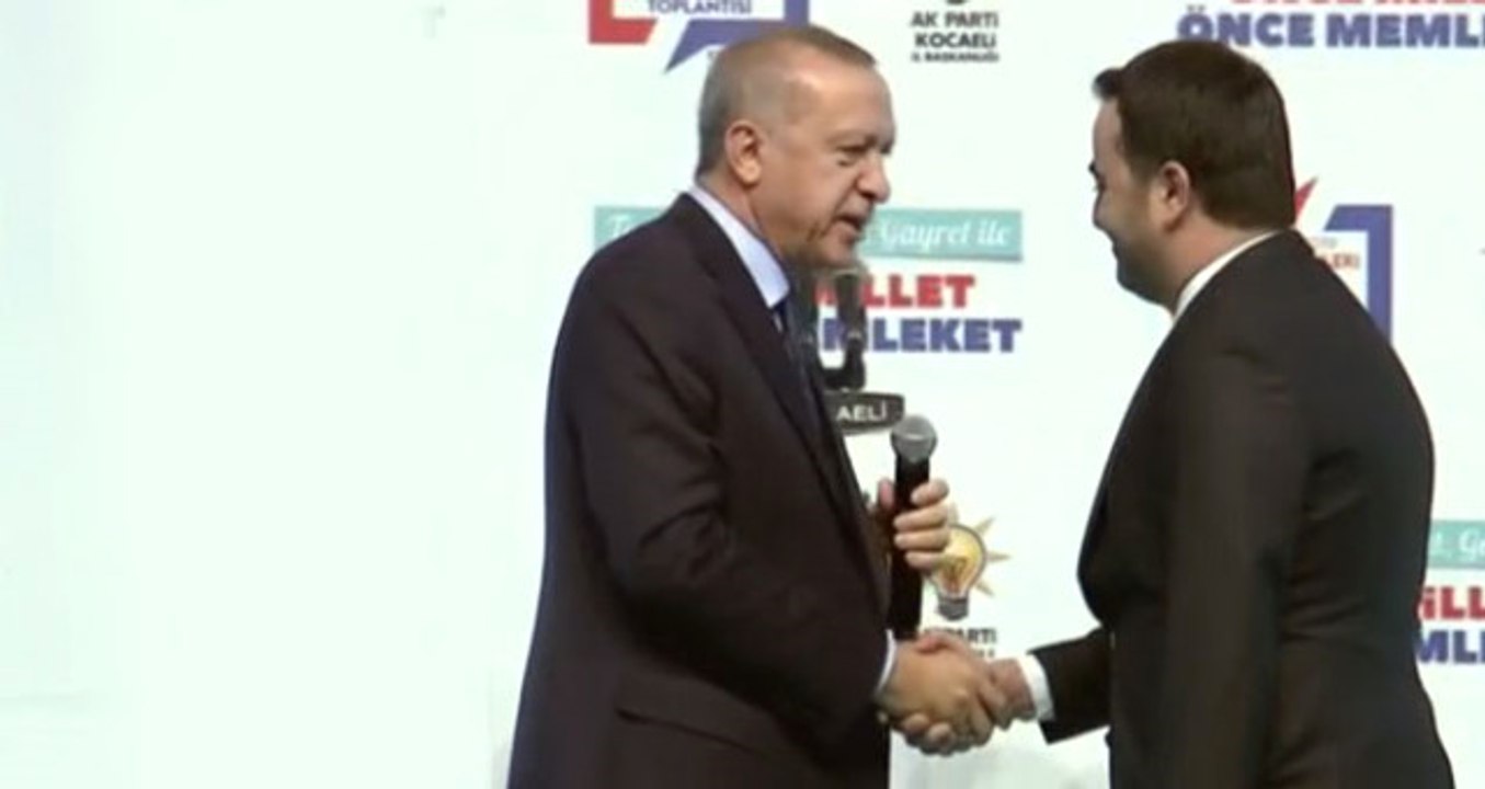 Erdoğan'dan, Belediye Başkan Adayını Zora Sokan Soru: Senin Niye Bıyık Yok?