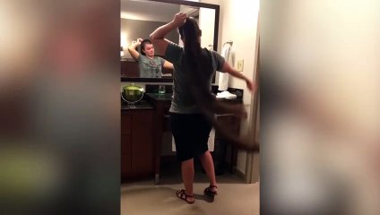 Mujer peina y recoge más de metro y medio de pelo