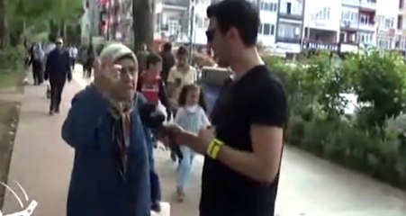 5 Dil Bilen Teyzenin Yeteneği, Kendisine Mikrofon Uzatan Muhabiri Şaşırttı