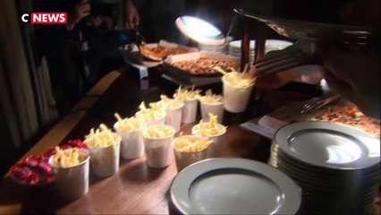 Donald Trump sert des burgers et des pizzas en plein shutdown