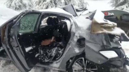 Otomobil, Karşı Yönden Gelen İşçi Servisi ile Çarpıştı: 1 Ölü