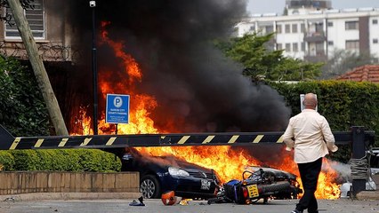 Скачать видео: مقتل 14  شخصا على الأقل في هجوم كينيا وحركة الشباب الصومالية تتبنى الانفجار