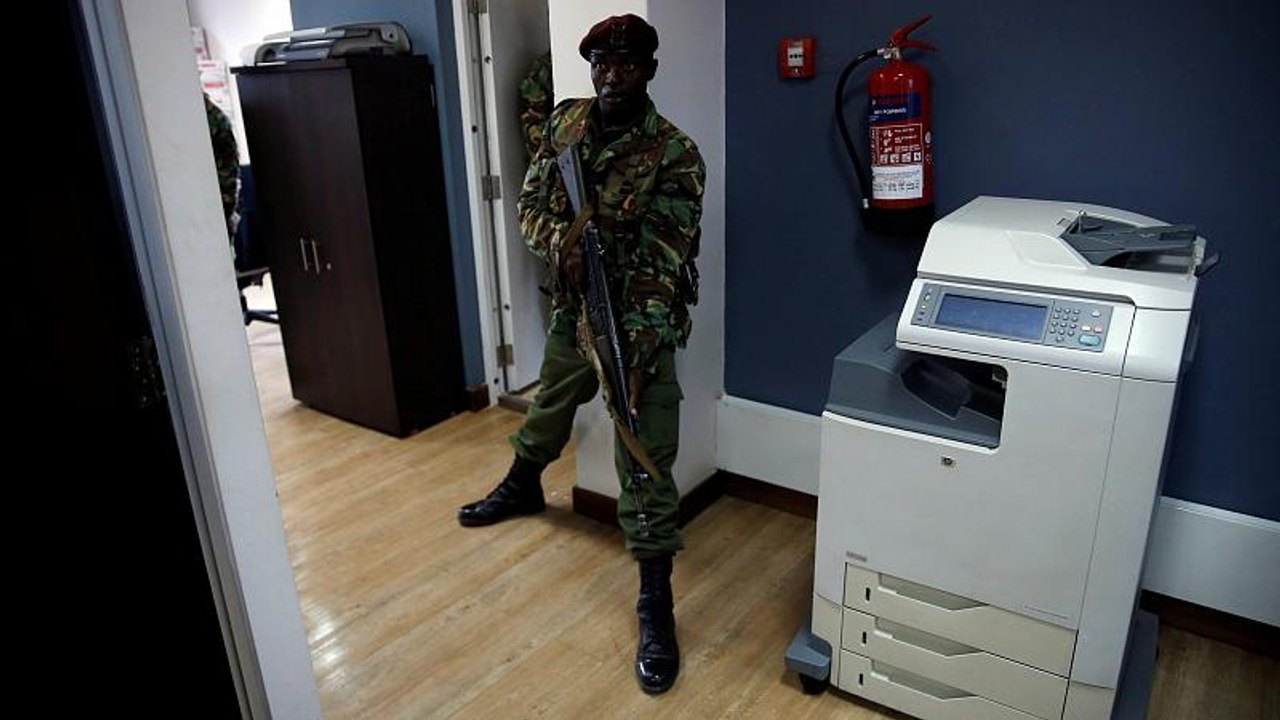 Mutmaßlicher selbstmordanschlag auf hotel in nairobi