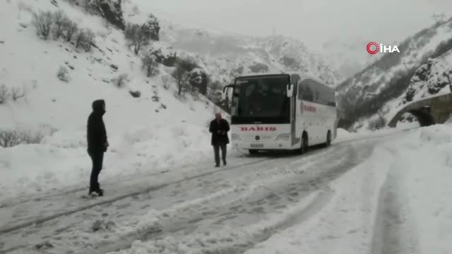 Tunceli-Erzincan Karayolu Çığ Nedeniyle Ulaşıma Kapandı