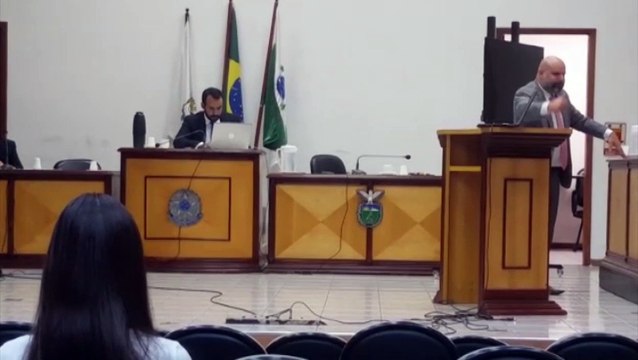 Acusado de matar mulher a facadas é julgado