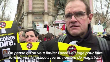 Des avocats manifestent contre la réforme du système judiciaire
