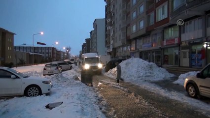 Çatıdan kar ve buz kütlesi düştü: 1 ölü - BİTLİS
