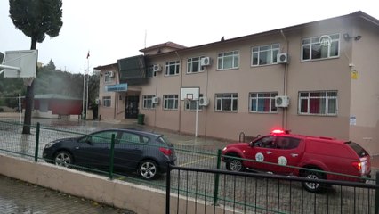 Kuvvetli yağış ve fırtına - Alanya'da ilkokulun çatısından uçan parça - ANTALYA