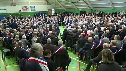 Macron ouvre le grand débat avec les maires normands