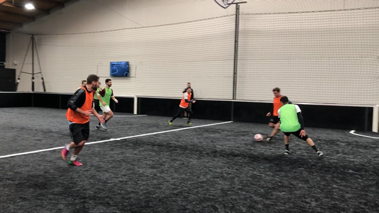 Des journalistes d’Angers en démonstration de futsal