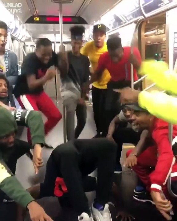 La chorégraphie géniale dun groupe de danseurs de hip-hop dans le métro de New-York