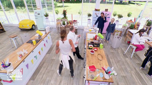 Le meilleur pâtissier Chefs & Célébrités 2019 : Laure Manaudou prépare sa charlotte aux framboises