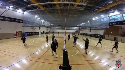 Beşiktaşımızın salonda yaptığı Voleybol maçı ve kazanan takımın coşkusu