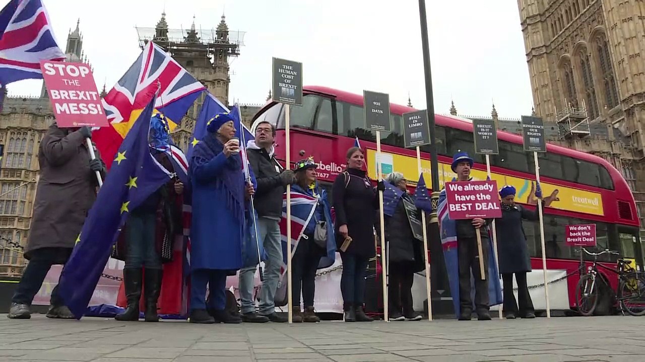 Parlament lehnt Mays Brexit-Deal klar ab