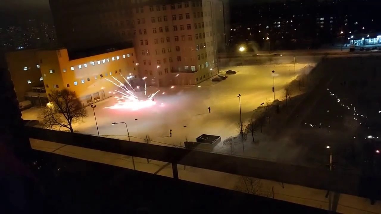 Des Russes font une bataille de feu d'artifice !