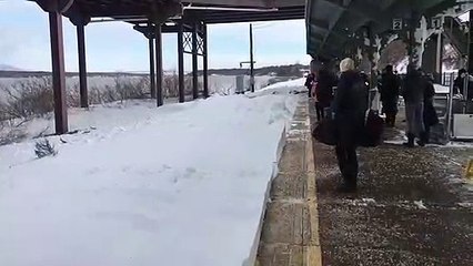 New-York : un train entre en pleine vitesse  crée une tempête de neige