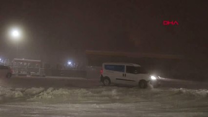 Denizli Sürücülerin Karda Tehlikeli Eğlencesi