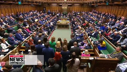 Tải video: British PM May's Brexit deal suffers historic defeat in parliament