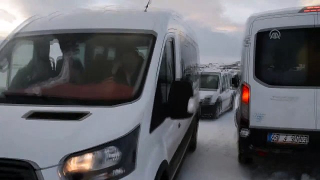 Tipide mahsur kalanların imdadına özel idare ekipleri yetişti - MUŞ