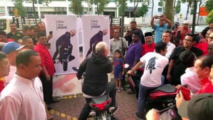 Najib naik motor, lancar #MaluApaBossku