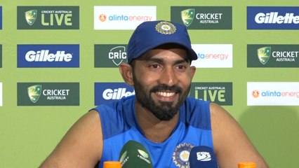 Ind vs Aus: Karthik explains why Dhoni struggled to run towards the end