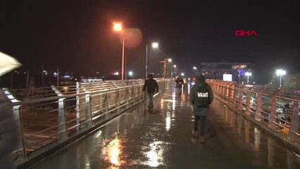 İstanbul'da İş Çıkışı Trafik Yoğunluğu ve Yağmur 3