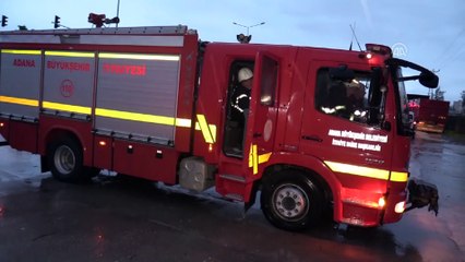 Suda mahsur kalan işçi servisindeki 17 kişi kurtarıldı - ADANA