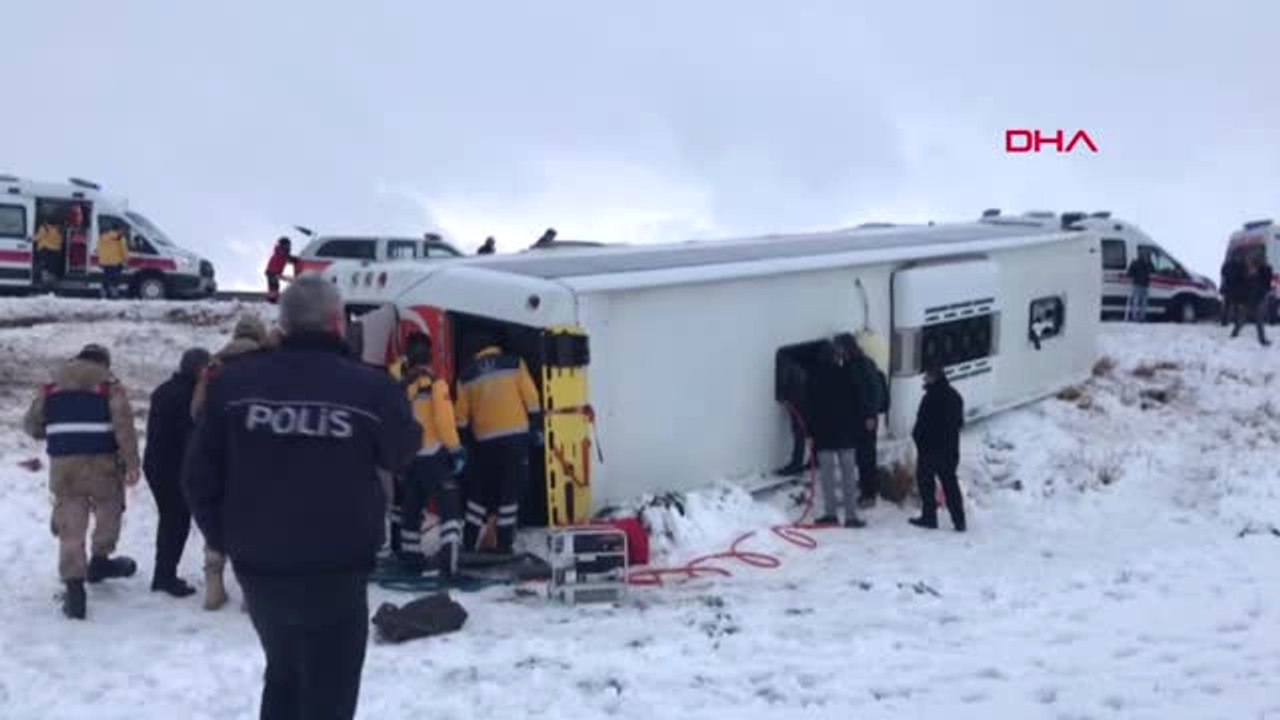 Sivas' In Ulaş İlçesi Yakınlarında Yolcu Otobüsü Devrildi-3