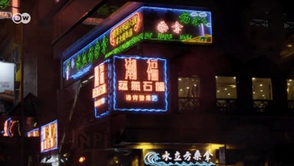 Hong Konglular neon tabela geleneğini yaşatmak istiyor