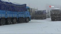 Tokat'ta Yoğun Kar Yağışı Nedeniyle Ağır Tonajlı Araçlar Bekletiliyor