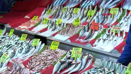 Ankaralı Balıkçılardan Hamsi Temizleme Rekoru