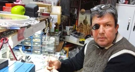 Hem Baba Mesleğini Sürdürüyor Hem de Saat Koleksiyonculuğu Yapıyor! Değeri 5 Bin TL Olan Saati Bile Var