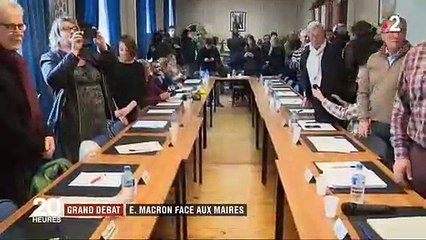 Ecoutez la petite phrase d'Emmanuel Macron qui ne passe pas quand il évoque "certains pauvres qui déconnent"