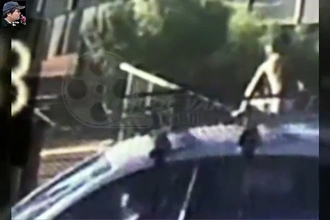 Cette maman conduit en oubliant son petit fils sur le toit de sa voiture