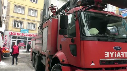 Ağrı'da 'buz kırma ekibi' görev başında