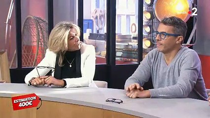 Pour se défier, deux acheteurs d'Affaire Conclue s'amusent autour d'une enchère à qui donnera le plus