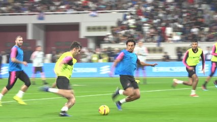 PSG - Les joueurs découvrent un stade du Mondial 2022