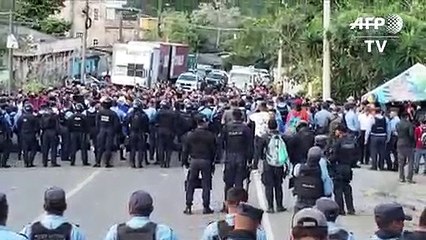 Nueva caravana hondureña rompe cerco policial en Guatemala