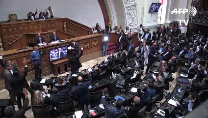 Parlamento venezolano ofrece amnistía a militares que desconozcan a Maduro